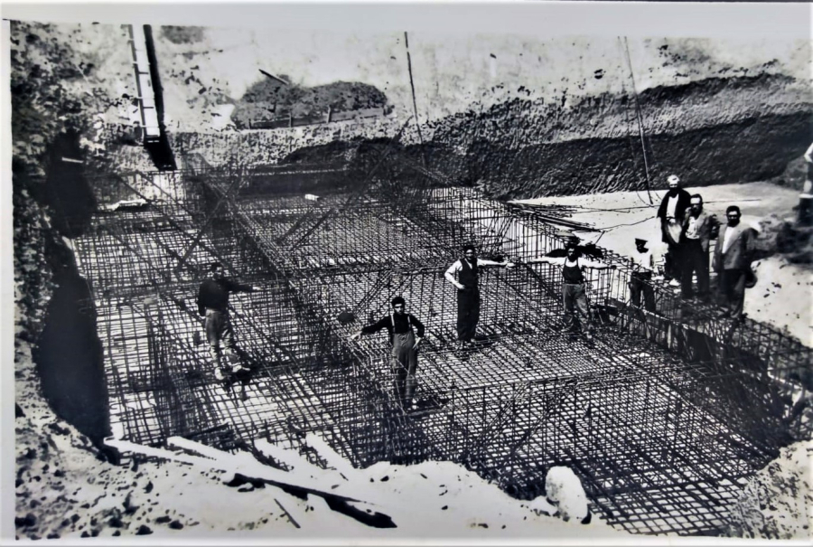 1933 NAZİLLİ SÜMERBANK BASMA FABRİKASI TEMELİNDE KURULUMUNA KADAR CEKİLMİŞ SİYAH BEYAZ ORJİNAL FOTOGRAFLARI 