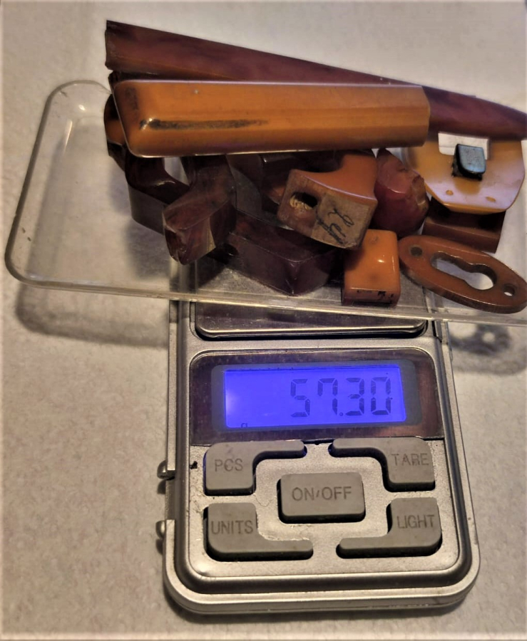 KARIŞIK ESKİ KULLANILMIŞ MALZEMELERDEN CIKMA KATALİN KEHRİBAR MALZEMELİK PARCALAR FARKLI BOYLARDA 11 PARCA  57,30 GRAM