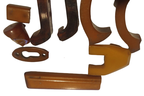 KARIŞIK ESKİ KULLANILMIŞ MALZEMELERDEN CIKMA KATALİN KEHRİBAR MALZEMELİK PARCALAR FARKLI BOYLARDA 11 PARCA  57,30 GRAM