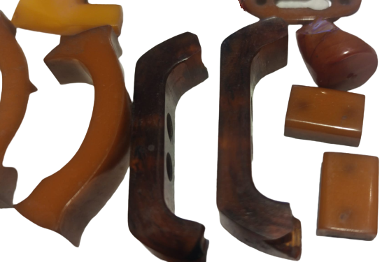 KARIŞIK ESKİ KULLANILMIŞ MALZEMELERDEN CIKMA KATALİN KEHRİBAR MALZEMELİK PARCALAR FARKLI BOYLARDA 11 PARCA  57,30 GRAM