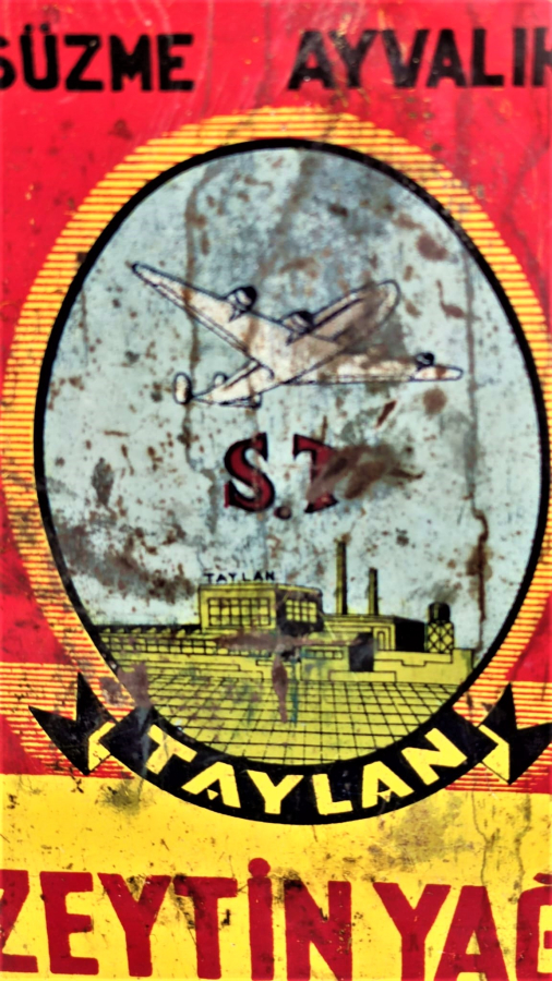 1950 AYVALIK TAYLAN ZEYTİNYAGLARI ZEYTİN SATIŞINDA KULLANILAN CEMEKANLI 20 KİLOLUK REKLAM BASKILI TENEKE KAPAKLI KUTU