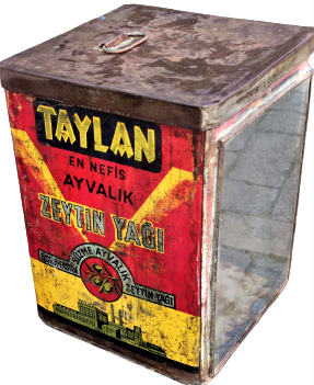 1950 AYVALIK TAYLAN ZEYTİNYAGLARI ZEYTİN SATIŞINDA KULLANILAN CEMEKANLI 20 KİLOLUK REKLAM BASKILI TENEKE KAPAKLI KUTU