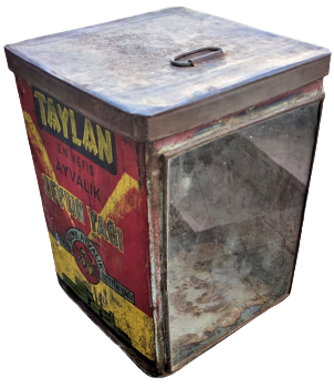 1950 AYVALIK TAYLAN ZEYTİNYAGLARI ZEYTİN SATIŞINDA KULLANILAN CEMEKANLI 20 KİLOLUK REKLAM BASKILI TENEKE KAPAKLI KUTU