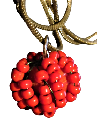 OKYANUS MERCAN HALKALARINDAN  YAPILMIŞ MİNİK BONCUKLAR TEK BONCUK ÜZERİNE 100 ADET GİBİ DİZİLMİŞ  KOLYE