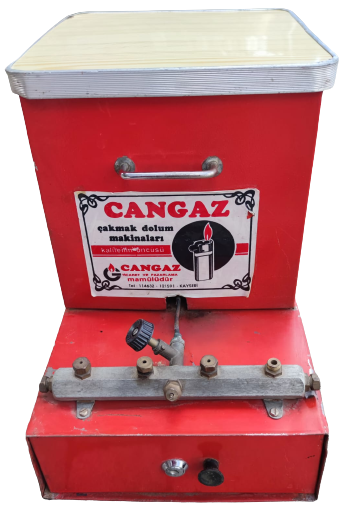 1970 CAKMAK DOLUM MAKİNASI  KIRMIZI METAL CEKMECELİ CEŞİTLİ DOLUM MUSLUKLARI BULUNAN SEYYAR GAZ DOLUM TEZGAHI