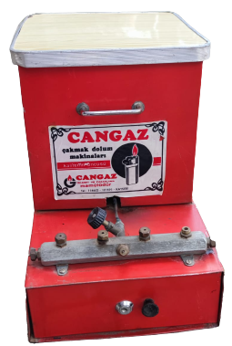 1970 CAKMAK DOLUM MAKİNASI  KIRMIZI METAL CEKMECELİ CEŞİTLİ DOLUM MUSLUKLARI BULUNAN SEYYAR GAZ DOLUM TEZGAHI