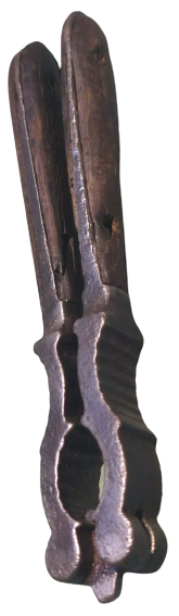 OSMANLI FINDIK CEVİZ KIRACAGI DÖGME SICAK DEMİRDEN YAPILMIŞ SAP KISIMLARINDA AHŞAP PARCALAR KULLANILMIŞ