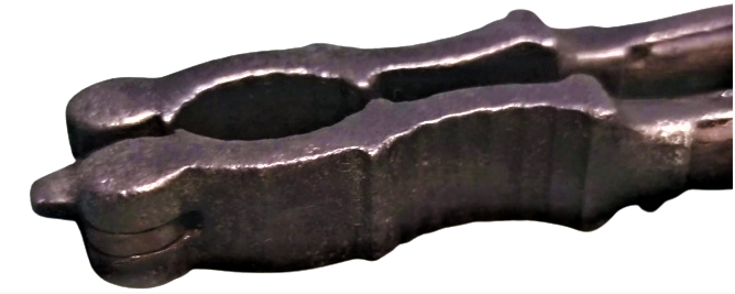 OSMANLI FINDIK CEVİZ KIRACAGI DÖGME SICAK DEMİRDEN YAPILMIŞ SAP KISIMLARINDA AHŞAP PARCALAR KULLANILMIŞ