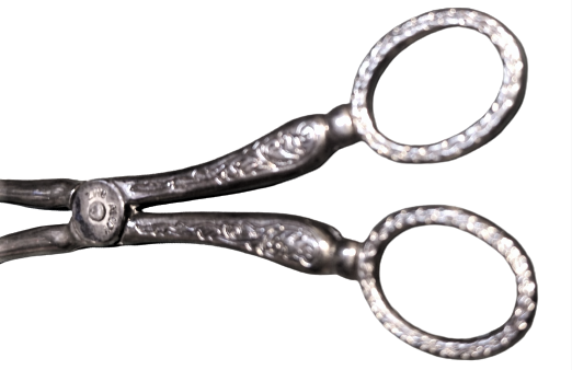 KEK PASTA BÖREK SERVİS SUNUM MAŞASI KOMPLE ÜZERİ  FEODAL MOTİF GÜMÜŞ KAPLAMA  MAKAS MAŞA 22 CM BOY