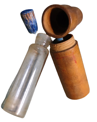 OSMANLI CEVİRMELİ KAPAKLI AHŞAP KENDİ KUTUSUNDA TIPALI ŞEFFAF BEYAZ CAM PARFUM ŞİŞESİ