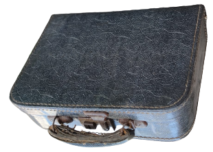 İLKOKUL CANTASI KARTON VİNLEKS KAPLAMA LACİVERT RENK TASIMA KULP METAL ACMA KAPAMA