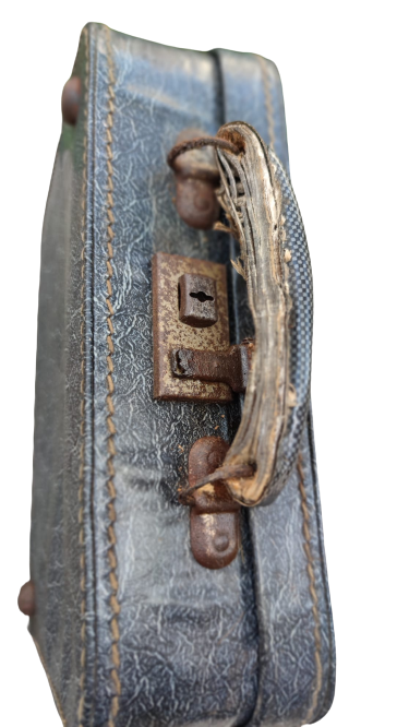 İLKOKUL CANTASI KARTON VİNLEKS KAPLAMA LACİVERT RENK TASIMA KULP METAL ACMA KAPAMA