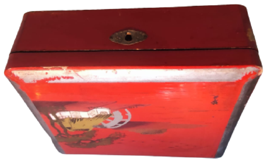 1960 AHŞAP KIRMIZI LAKE BOYALI UZERİNDE SU DEGİRMEN EL CİZİM RESİM VARDIR KAPAKLI KİLİTLİ KUTU MUCEVHER TESBİH KUTUSU