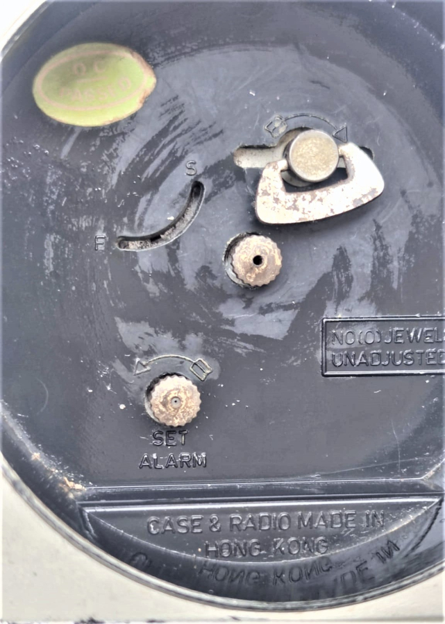 1970 EQUITY HONG KONG CASE RADIO ROBOT KOLLAR HAREKETLİ  PİLLİ DADYO  KURMALI MEKANİK SAAT ÜRÜNUN EKSİKLERİ VARDIR HALİYLE
