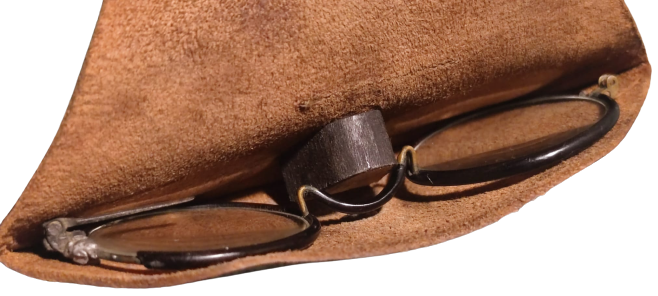 OSMANLI TUCCAR GÖZLUGU KENDİ DERİ KILIFINDA  UZATMA KULAK CUBUKLARI EKSİK  NUMARALI YAKIN CAM GÖZLÜK