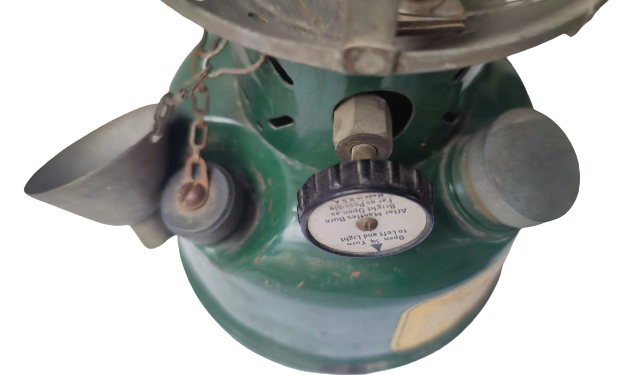 COLEMAN 1942 USA  LUKS PARAFİN GAZ AYDINLATICI LAMBA COLEMAN GAZ ISIK AYARLANABİLİR TEK MANTOLU AVCI KAMP FENER METAL YEŞİL RENK