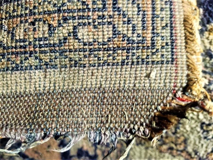 IRAN EV TEZGAHLARINDA EL DOKUMA FLOŞ HALI ÜZERİNDE HAYAT AGACI KUGULAR KUŞLAR CİCEKLER BULUNMAKTADIR