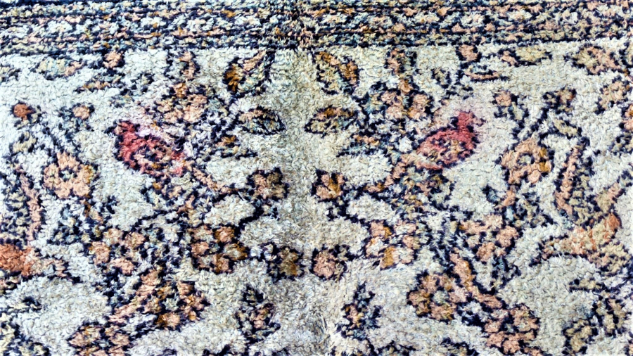 IRAN EV TEZGAHLARINDA EL DOKUMA FLOŞ HALI ÜZERİNDE HAYAT AGACI KUGULAR KUŞLAR CİCEKLER BULUNMAKTADIR