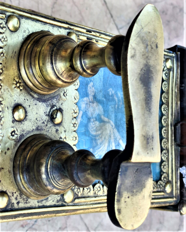 1950 AHŞAP ÜZERİ SARI PİRİNC AYAKKABI BOYACISI  SANDIGI KUNDURA CİLALAMA BOYACI SANDIK 16 CAM ŞİŞE GÖZLU KİLİTLİ BOZUK PARA KUMBARA CEKMECELİ