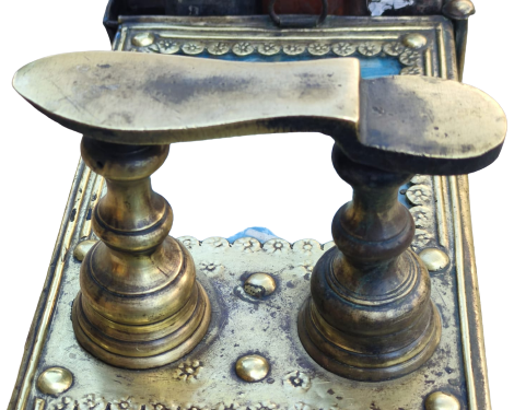 1950 AHŞAP ÜZERİ SARI PİRİNC AYAKKABI BOYACISI  SANDIGI KUNDURA CİLALAMA BOYACI SANDIK 16 CAM ŞİŞE GÖZLU KİLİTLİ BOZUK PARA KUMBARA CEKMECELİ