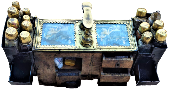 1950 AHŞAP ÜZERİ SARI PİRİNC AYAKKABI BOYACISI  SANDIGI KUNDURA CİLALAMA BOYACI SANDIK 16 CAM ŞİŞE GÖZLU KİLİTLİ BOZUK PARA KUMBARA CEKMECELİ