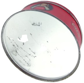 1995 COCA COLA DRING ÜZERİ COLA İÇEN KIZ BASKILI YUVARLAK TENEKE KAPAKLI KUTU 