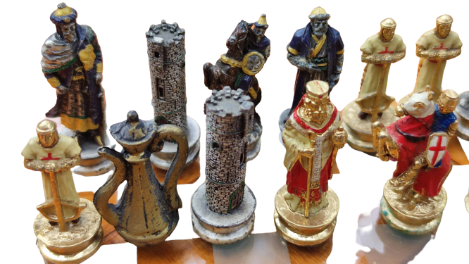 SATRANC TAKIMI  ALT CAM KAİDE GECİŞLİ DAMALI METAL KURŞUN DÖKÜM ÜZERLERİ EL BOYAMA FARKLI FORMLARDA PİYONLAR 