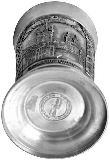 1960 REIN ZİNN ZİN ETAIN İTALYAN BARDAK ÜZERİ KABARTMA PRAGUE PRAHA PRAG GÖRSELLİ  TABANI DAMGALI