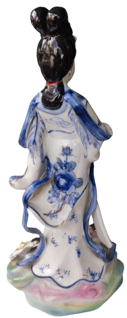 JAPON GEYŞA BİBLO ELİNDE SEPET İÇERSİNDE RENKLİ CİCEKLERİ TAŞIYAN ÜZERİ EL BOYAMA BEYAZ PORSELEN KADIN BİBLO HALİYLE