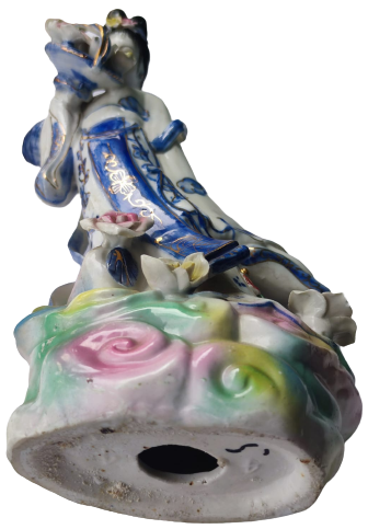 JAPON GEYŞA BİBLO ELİNDE SEPET İÇERSİNDE RENKLİ CİCEKLERİ TAŞIYAN ÜZERİ EL BOYAMA BEYAZ PORSELEN KADIN BİBLO HALİYLE