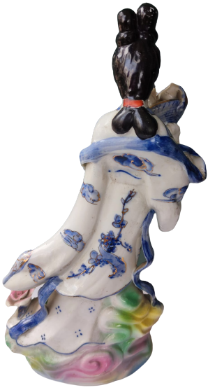 JAPON GEYŞA BİBLO ELİNDE SEPET İÇERSİNDE RENKLİ CİCEKLERİ TAŞIYAN ÜZERİ EL BOYAMA BEYAZ PORSELEN KADIN BİBLO HALİYLE