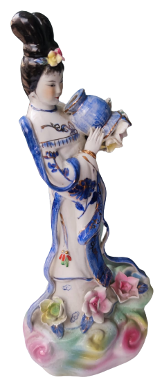 JAPON GEYŞA BİBLO  ELİNDE SEPET İÇERSİNDE RENKLİ CİCEKLERİ TAŞIYAN ÜZERİ EL BOYAMA BEYAZ PORSELEN KADIN BİBLO HALİYLE