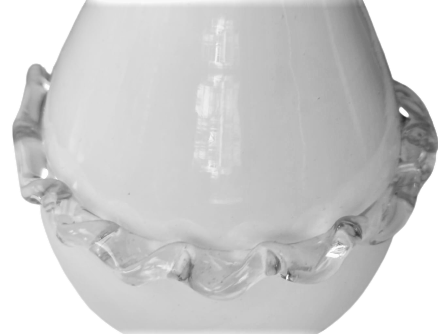 OSMANLI BEYKOZ AYAKLI SÜT BEYAZI OPALİN GÖBEK KISMI ETRAFINDA  ŞEFFAF  FIRFIRLI GÜLABDAN 