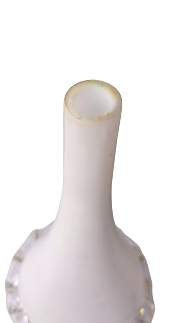 OSMANLI BEYKOZ AYAKLI SÜT BEYAZI OPALİN GÖBEK KISMI ETRAFINDA  ŞEFFAF  FIRFIRLI GÜLABDAN 