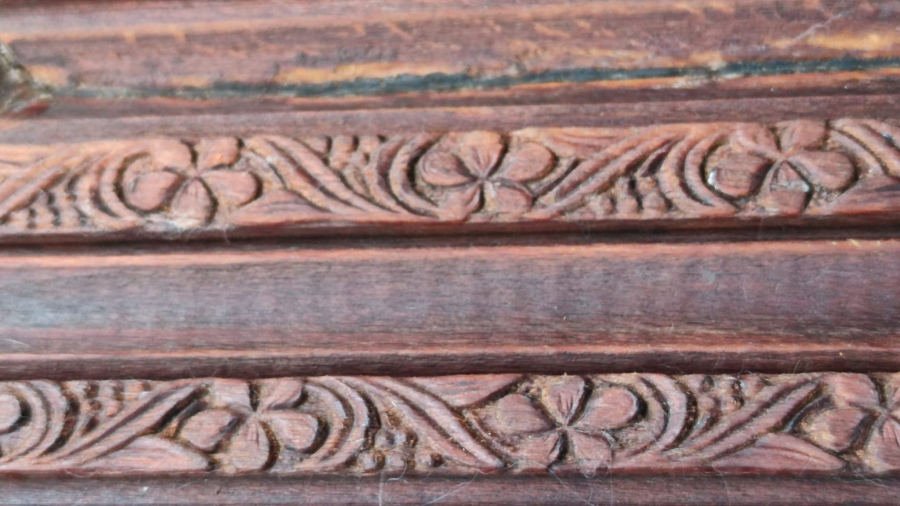 1930 AHŞAP UZERİ OYMA KAPAGI TAŞ AYNALI ERKEK TRAŞ TAKIM KUTUSU İCERSİ TAM 8 PARCA GEREKLİ MALZEMELERLE DOLU