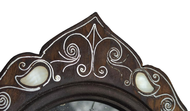 1980 AHŞAP CEVİZ  SEDEF VE TEL EL YAPIM İŞCİLİKLİ AYAKLI YUVARLAK RESİM CERCEVESİ