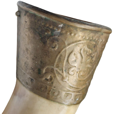 BOYNUZ PİRİNC ÜZERİ İŞLİ DEKORATİF BOYNUZ AGIZ KISMI PİRİNC UC KISMI KUŞ KADEH AVCI VE ŞAVAŞCILARA ÖZEL YAPIM