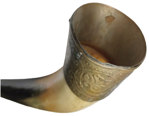 BOYNUZ PİRİNC ÜZERİ İŞLİ DEKORATİF BOYNUZ AGIZ KISMI PİRİNC UC KISMI KUŞ KADEH AVCI VE ŞAVAŞCILARA ÖZEL YAPIM