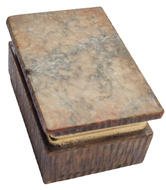 1920 ONIKS SARI TONLARDA MERMER UZERİ DÖRT TARFI SUTUN İŞLEMELİ KAPAK KISMI METAL MENTEŞE CERVRELİ MASA UZERİ KUTU TESBİH MUCEVHER