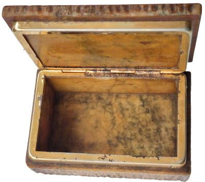 1920 ONIKS SARI TONLARDA MERMER UZERİ DÖRT TARFI SUTUN İŞLEMELİ KAPAK KISMI METAL MENTEŞE CERVRELİ MASA UZERİ KUTU TESBİH MUCEVHER