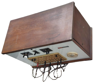 1940 TKS TELEKS SAYISAL MEKANİK CEVİRMELİ AHİZELİ AHŞAP KASA SANTRAL 20 TELEFONLUK GÖRÜŞME BAGLANMA KAPASİTELİ