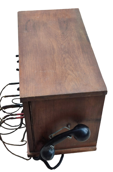 1940 TKS TELEKS SAYISAL MEKANİK CEVİRMELİ AHİZELİ AHŞAP KASA SANTRAL 20 TELEFONLUK GÖRÜŞME BAGLANMA KAPASİTELİ