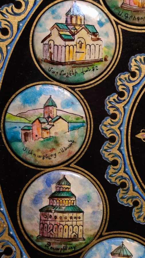 1970 ERMENİSTAN AHŞAP ÜZERİ EL CİZİM ERMENİSTANIN TARİHİ YERLERİ  EL CİZİM QUARZT DUVAR SAATİ SANATCI İMZALI