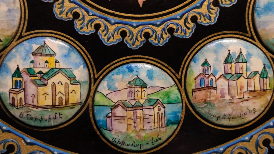 1970 ERMENİSTAN AHŞAP ÜZERİ EL CİZİM ERMENİSTANIN TARİHİ YERLERİ  EL CİZİM QUARZT DUVAR SAATİ SANATCI İMZALI