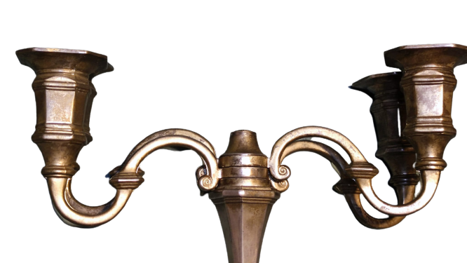 DÖRT KOLLU ÜZERİ GÜMÜŞ KAPLAMA ŞAMDAN MUMLUK KOLLAR HAREKETLİ KARE AYAK ÜZERİNDE SUTUN UZERİ DÖRT KOL