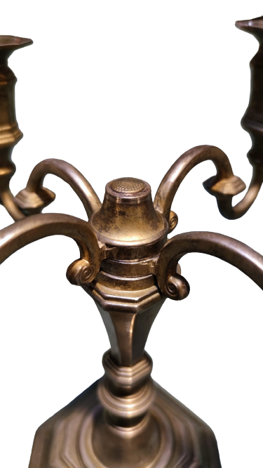 DÖRT KOLLU ÜZERİ GÜMÜŞ KAPLAMA ŞAMDAN MUMLUK KOLLAR HAREKETLİ KARE AYAK ÜZERİNDE SUTUN UZERİ DÖRT KOL