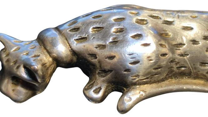 1970 JAGUAR GÜMÜŞ BİBLO YERDE YATAN ŞEKİLDE TASARLANMIŞ PANTER 