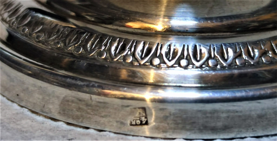 KAİDELİ SİLİNDİR BOGUMLU AVRUPA  MASA UZERİ KALEMLİK VEYA VAZO AYAK KISMI DAMGALI ORJİNAL ÜRÜN 