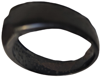 OSMANLI ZİHGİR YUZUK SİYAH BOYNUZDAN YAPILMIŞ BAŞ PARMAK İÇİN USTA İŞİ EL YAPIMI OKCU YUZUGÜ OVAL