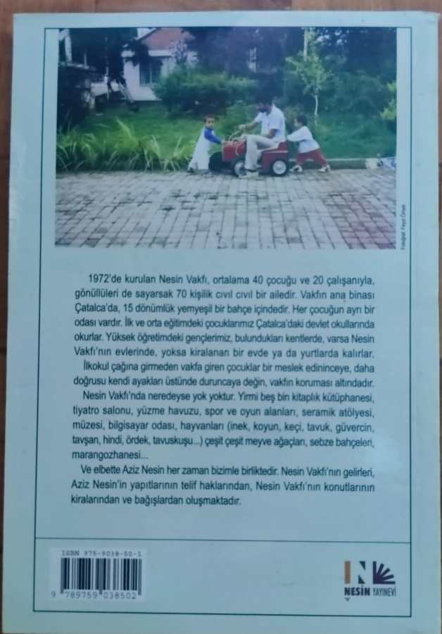 İSTANBUL'UN HALLERİ AZİZ NESİN  SECİLMİŞ ÖYKÜLER AZİZ NESİN 90 YAŞINDA NESİN YAYINEVİ İSTANBUL 2005